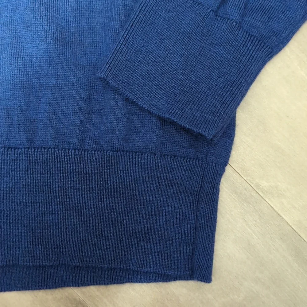 Banana Republic Crewneck Sweater - Picture 2 of 4